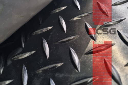 Дорожка автомобильная "ёлочка" (толщ. 3 мм, шир. 1500 мм, дл. 10 м, вес 63 кг) Китай